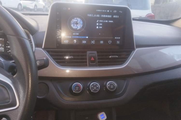 Used Baojun 310W 2017 1.5L Manual Comfort Version China V Audio And AC Panel