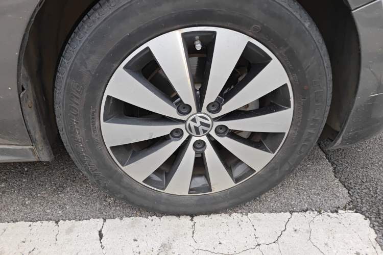 Used Volkswagen Sagitar 2012 1.8TSI Automatic Flagship Edition
