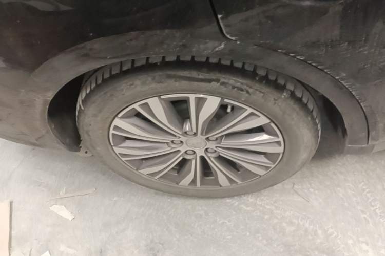 Used Hongqi E-QM5 2022 431 km Charge & Enjoy Edition Right Rear Wheel Hub