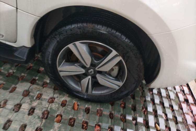 Used Renault Koleos 2014 Revised Version 2.5L Two-Wheel Drive Urban Edition Right Front Wheel Hub