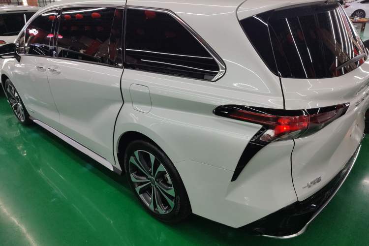 Used Toyota Granvia 2023 2.5L Hybrid Prestige PLUS Edition
