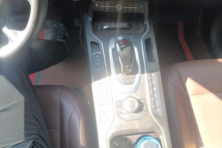 Used Wey VV6 2021 2.0T Two-Wheel Drive Smart Plus