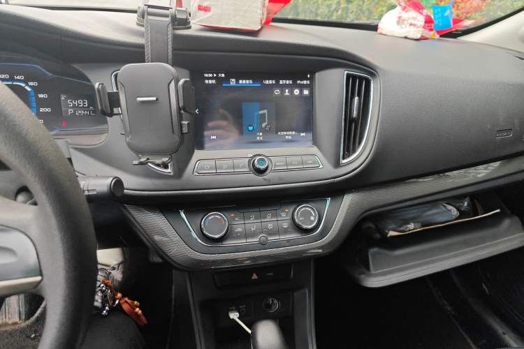 Used Roewe 360 2015 1.5L Automatic Luxury Edition Audio And AC Panel