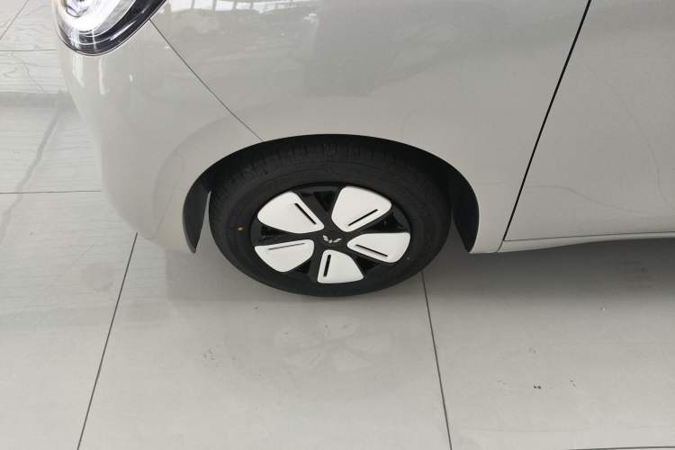 Used Wuling Hongguang MINIEV 2025 Four-Door Version Advanced Edition Left Front Wheel Hub