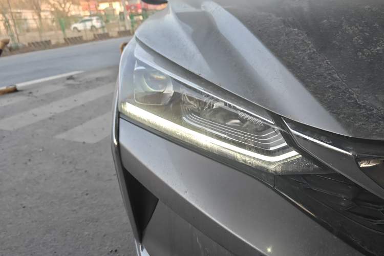 Used Dongfeng Aeolus Yixuan 2020 230T Automatic Advanced Edition Right Front Headlight