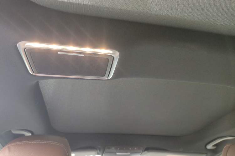 Used Mercedes-Benz E-Class New Energy 2022 Restyled E 350 e L Plug-in Hybrid Sports Sedan
