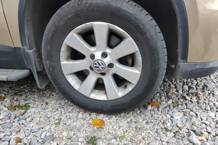 Used Volkswagen Tiguan 2012 1.4TSI Manual Two-Wheel-Drive Urban Edition Right Front Wheel Hub