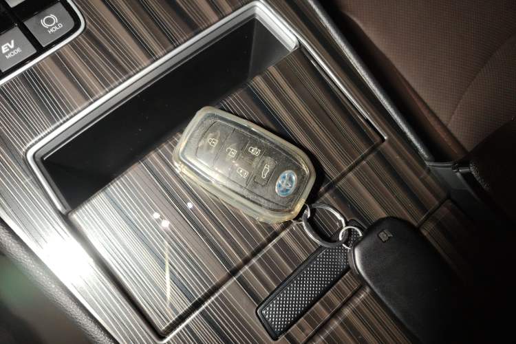 Used Toyota Granvia 2023 2.5L Hybrid Flagship VIP Edition Vehicle Key