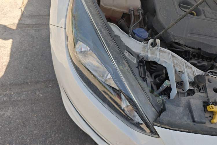 Used Ford Focus 2017 Hatchback EcoBoost 180 Automatic Elite Model Right Front Headlight