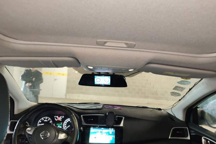 Used Nissan Sylphy 2019 1.6XV CVT Smart Connect Luxury Edition China VI Standard Headliner