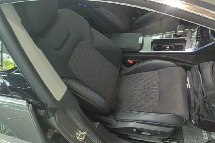 Used Audi A7L 2024 45TFSI quattro S-line Visionary Edition Flow Crystal Package
