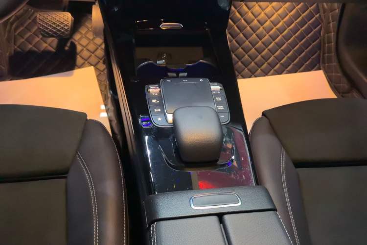 Used Mercedes-Benz A-Class 2022 Second Facelift A 200 L Sport Sedan Fashion Version
