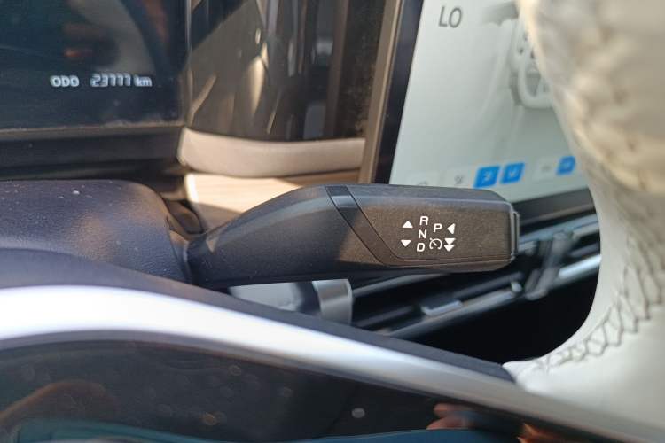 Used iCAR 03 2024 401km Two-Wheel Drive Standard Advanced Version Gear Lever