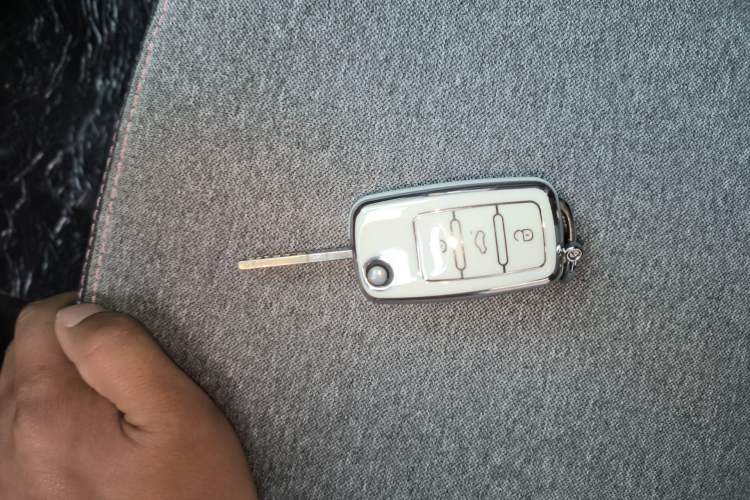 Used Chery QQ Ice Cream 2022 120km Conical Shape Lithium Iron Phosphate Interior 1