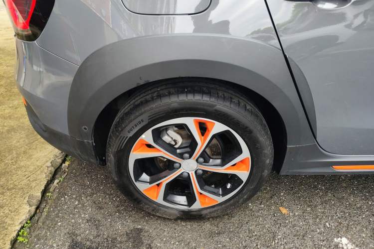 Used Lynk & Co 02 2019 1.5T DCT Two-Wheel Drive Shine Pro Edition China VI Standard Right Rear Wheel Hub