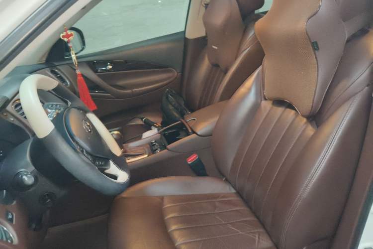 Used Infiniti QX50 2013 2.5L Two-Wheel-Drive Elegant Edition
