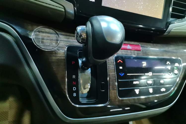 Used Honda Odyssey 2017 2.4L Comfort Edition Gear Lever