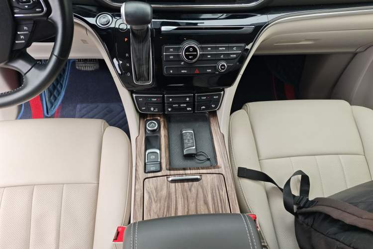 Used GAC Trumpchi M8 2018 320T Luxury Edition Gear Lever