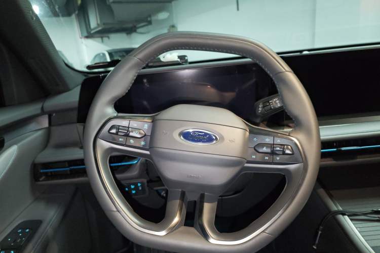 Used Ford Edge 2023 Ford Explorer L 2.0T EcoBoost E-Hybrid Two-Wheel Drive 7-Seater Luxury Model
