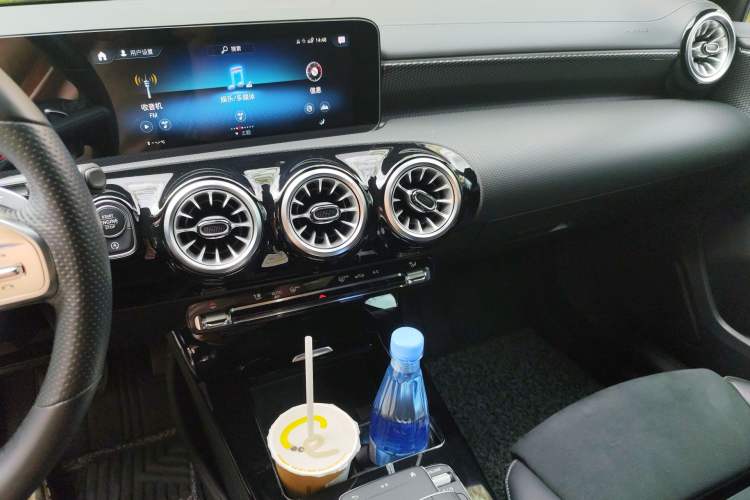 Used Mercedes-Benz A-Class 2022 Revised Version A 200 L Sport Sedan Fashionable Style Audio And AC Panel