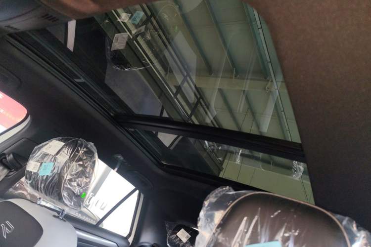 Used Volkswagen T-ROC 2025 Facelift Model 2 300TSI DSG Two-Wheel Drive Xingguang Edition