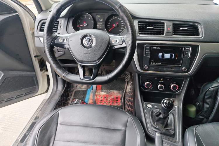 Used Volkswagen Lavida 2017 1.6L Manual Comfort Edition Audio And AC Panel