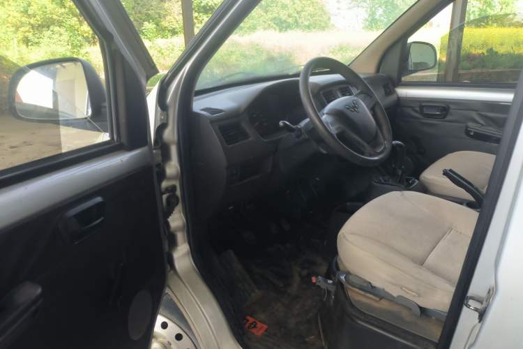 Used Wuling Rongguang 2020 1.2L S Base Model China VI Driver Seat