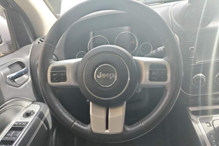 Used Jeep Compass 2013 2.0L two-wheel drive luxury version Steering Wheel