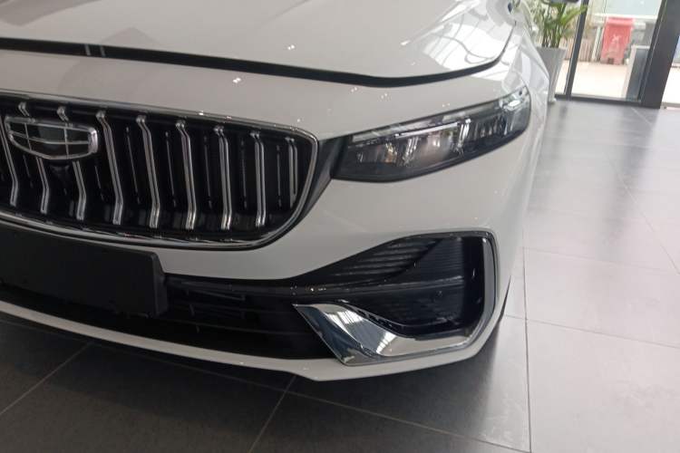 Used Geely Auto Preface 2026 Model Oriental Yao 1.5TD Fuyao Edition Left Front Headlight