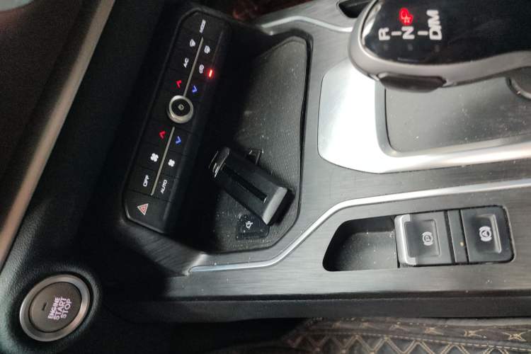 Used Wey VV6 2018 2.0T Two-Wheel Drive Flagship Version China V Standard
