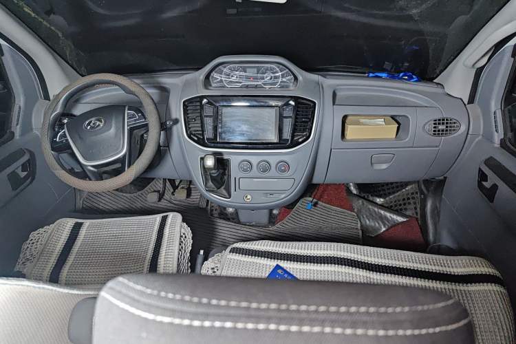 Used SAIC MAXUS Xintu V80 2023 2.0T Manual Classic Aoyuntong Power Version Short Wheelbase Mid-Height 5/6-Seater