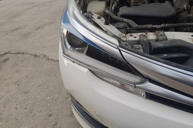 Used Toyota Corolla 2016 Dual-Engine 1.8L E-CVT Leading Edition Right Front Headlight