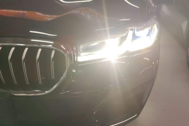 Used BMW 5 Series 2022 Restyled 530Li Leading Edition M Sport Package Left Front Headlight