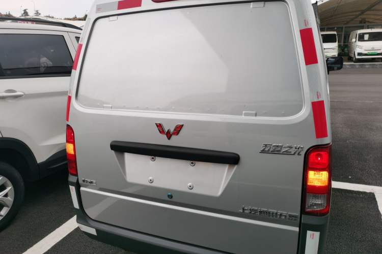 Used Wuling Zhiguang 2023 1.5L Utility Version with Enclosed Windows 2 Seats
