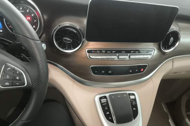 Used Mercedes-Benz V-Class 2022 V 260 L Long-wheelbase Luxury Edition