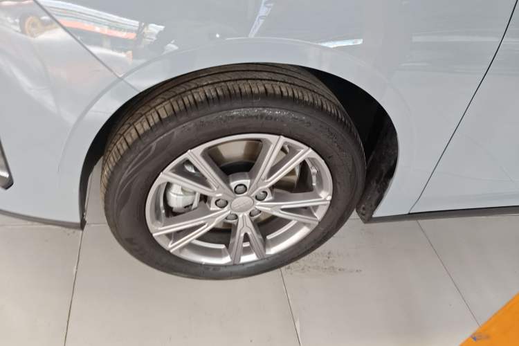 Used Geely Galaxy L6 2025 EM-i 140km Long-Range Version Left Front Wheel Hub
