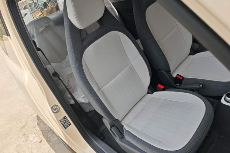 Used Geely Galaxy Panda 2025 210 km – Yuanqi Bear Right Front Seat