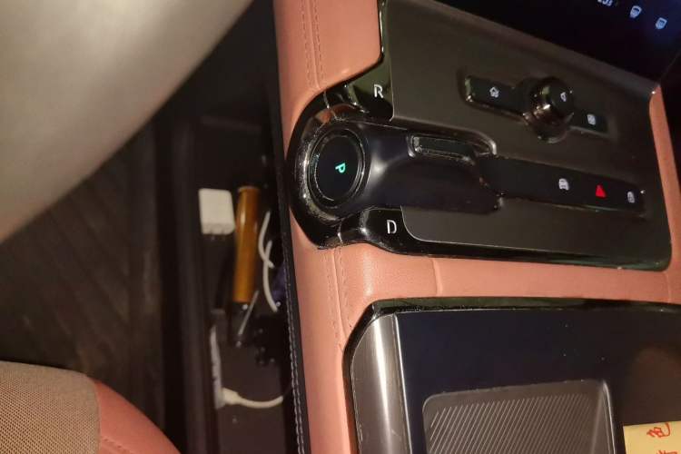 Used Nio EC6 2020 605 km Sport Edition Gear Lever