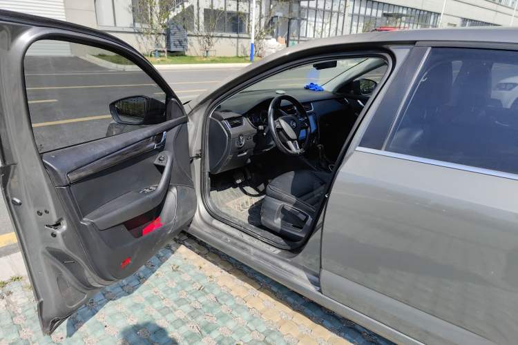 Used Skoda Octavia 2017 1.6L Automatic Smart Drive Edition Driver Seat