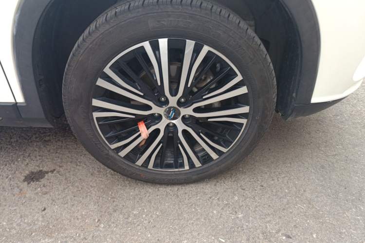 Used CHANGAN OSHAN X7 2020 1.5T Automatic Luxury Version Right Front Wheel Hub