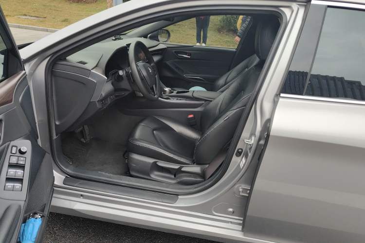 Used Toyota Avalon 2019 2.5L Ambition Version China VI Standard
