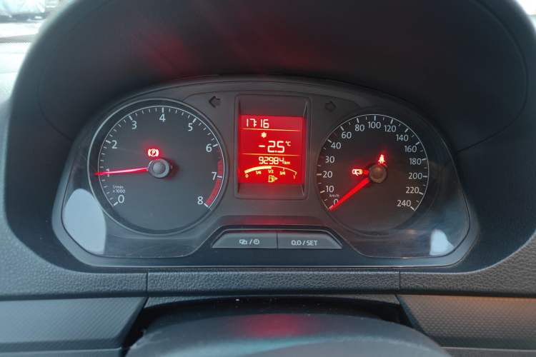 Used Volkswagen Jetta 2015 Zhuihui Edition 1.4L Manual Fashion Model