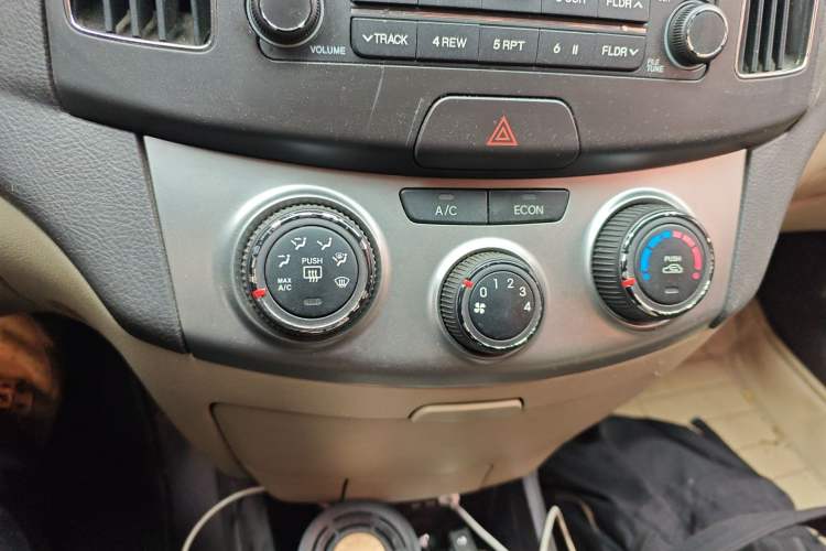 Used Hyundai Celesta 2011 1.6L Manual Luxury Model Audio And AC Panel