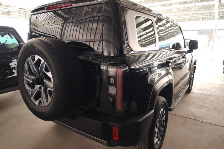 Used BAIC Off-Road BJ40 2024 2.0T All-New Urban Hunter Edition Chivalrous Style
