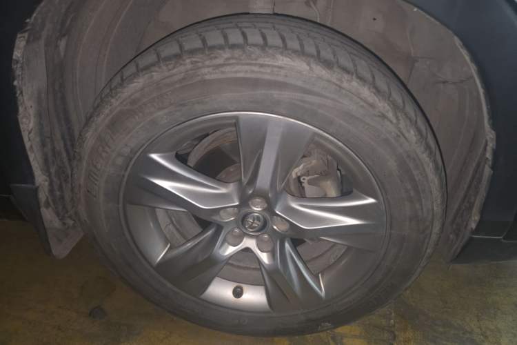 Used Toyota Highlander 2018 2.0T Four-Wheel Drive Prestige Version 7 Seats China VI Standard Right Front Wheel Hub