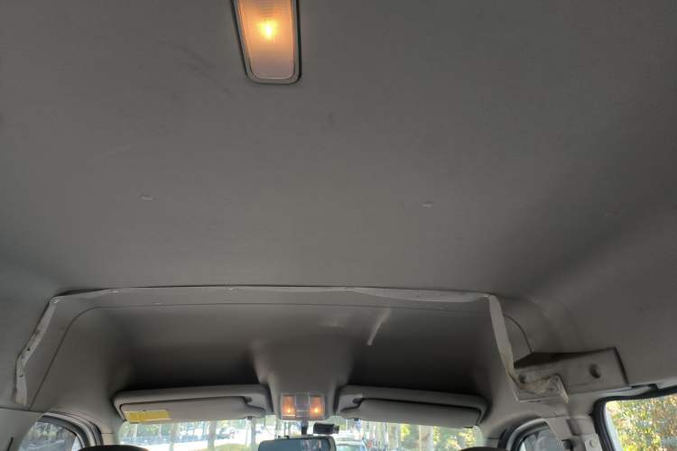 Used SAIC MAXUS Xintu V80 2021 2.0T Manual Classic Aoyuntong Short Wheelbase Mid-Roof 5/6-Seater