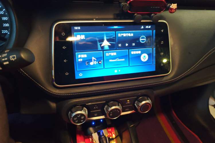 Used Nissan Kicks 2018 1.5L CVT Smart Connect Luxury Edition
