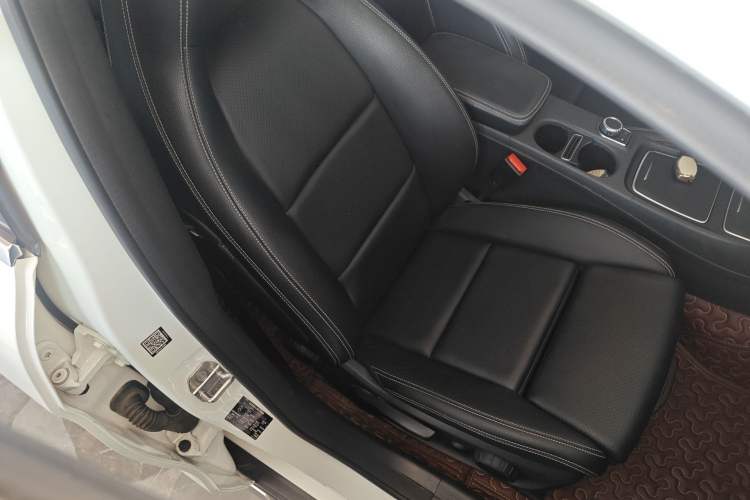 Used Mercedes-Benz GLA 2018 GLA 200 Sport Edition Right Front Seat