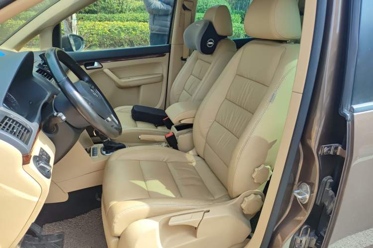 Used Volkswagen Touran 2011 1.4T DSG ZhiZhen Edition 5 Seats Left Front Seat