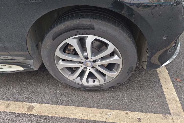 Used Mercedes-Benz GLE 2016 GLE 320 4MATIC Dynamic Edition Right Front Wheel Hub